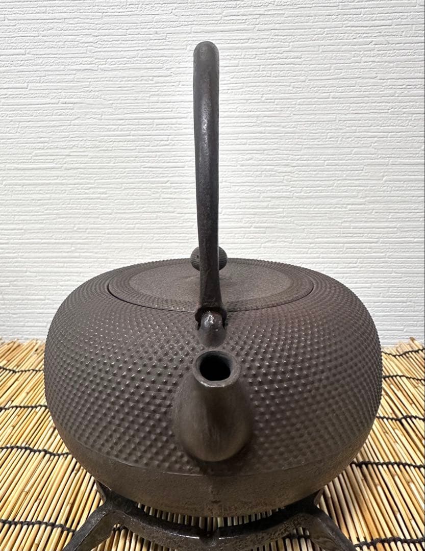 昭和期造、未使用品　南部勝清堂　１８型アラレ　鉄瓶　南部鉄瓶　南部鉄器　鉄瓶