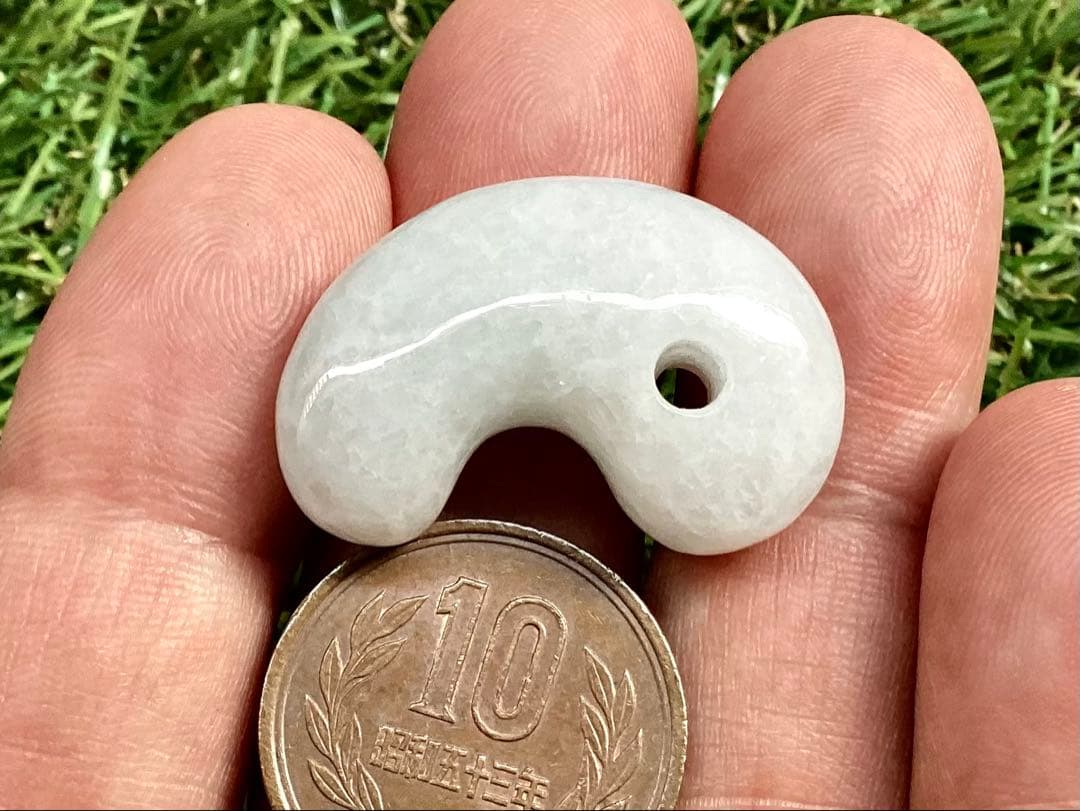 ✳40万円以上の勾玉‼️糸魚川翡翠*本物硬玉　お守りにアイスジェイド氷紋様　鑑別書