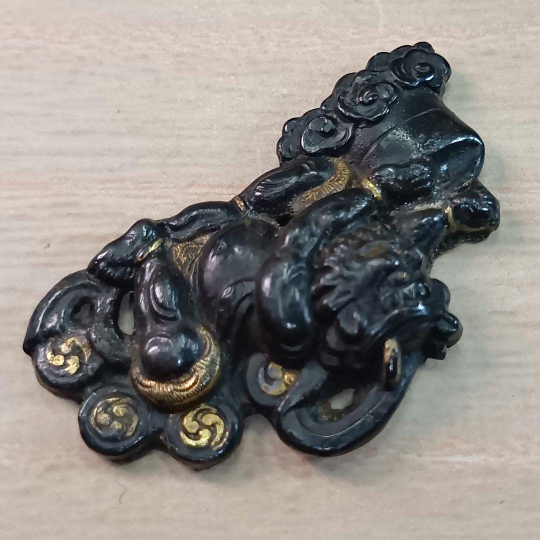 煙草入れ／雷神前金具／在銘あり