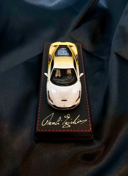 MR コレクション　1/43 F8 Tributo 限定モデル