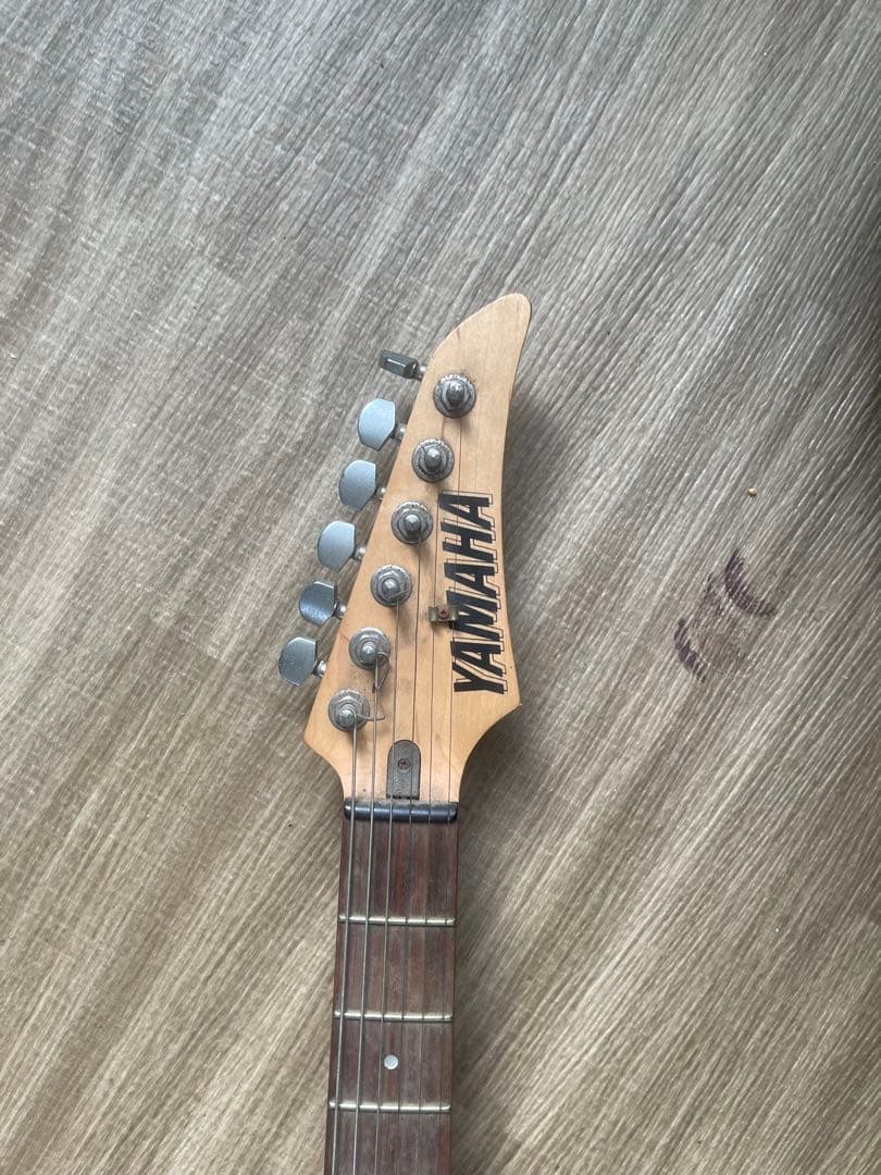 Yamaha エレキギター ブラック hideアート付き