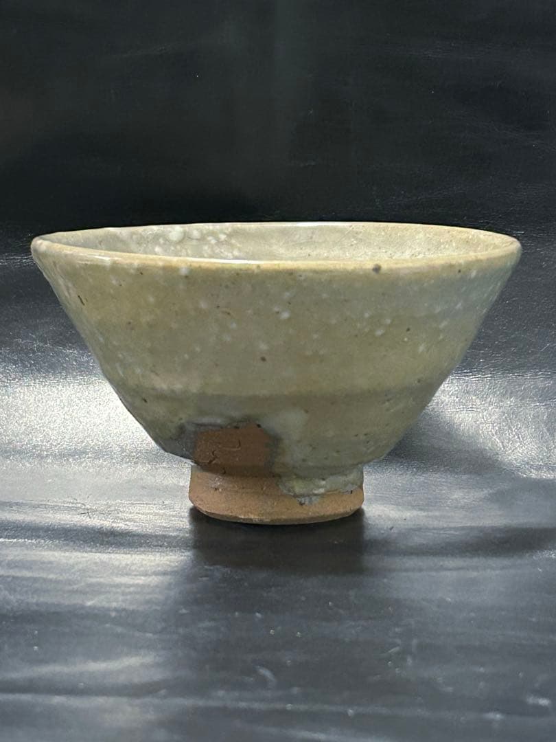 美しい古美術◾️蔵からパラパラ雪が降っているような釉薬の抹茶茶碗が出てきた