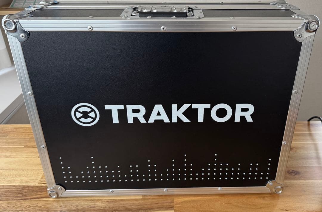 [値下げ]TRAKTOR Kontrol S4 DJコントローラー&スピーカー