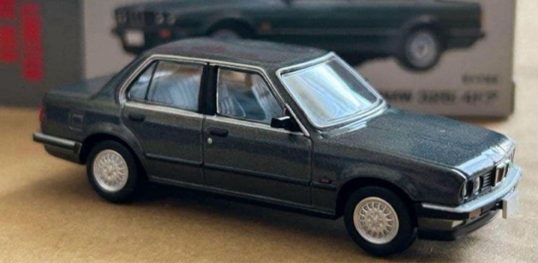 トミカリミテッドヴィンテージネオ  325i 4ドア