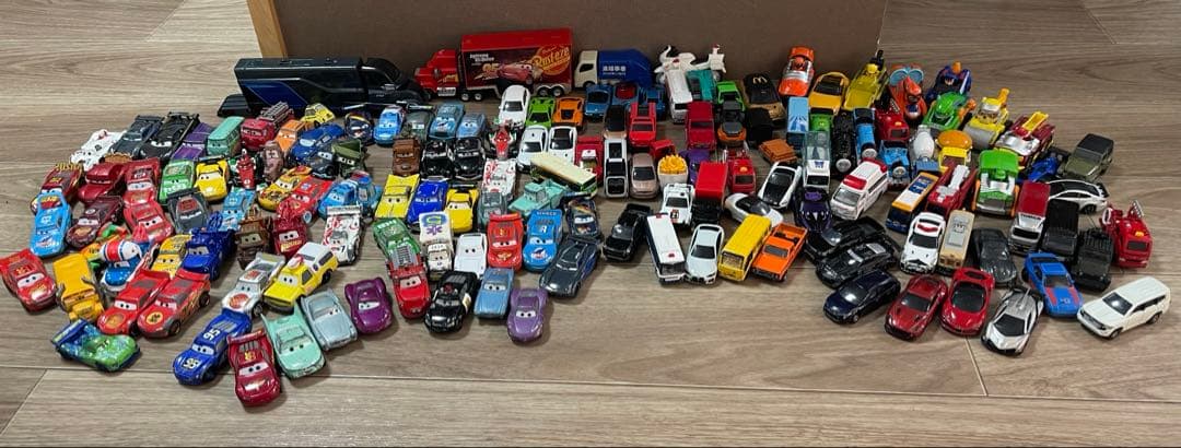 トミカ　カーズ　トーマス　100台以上まとめ売り　（廃盤レア含む）