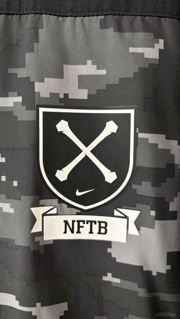 Nike カモフラ NFTB ベンチコート