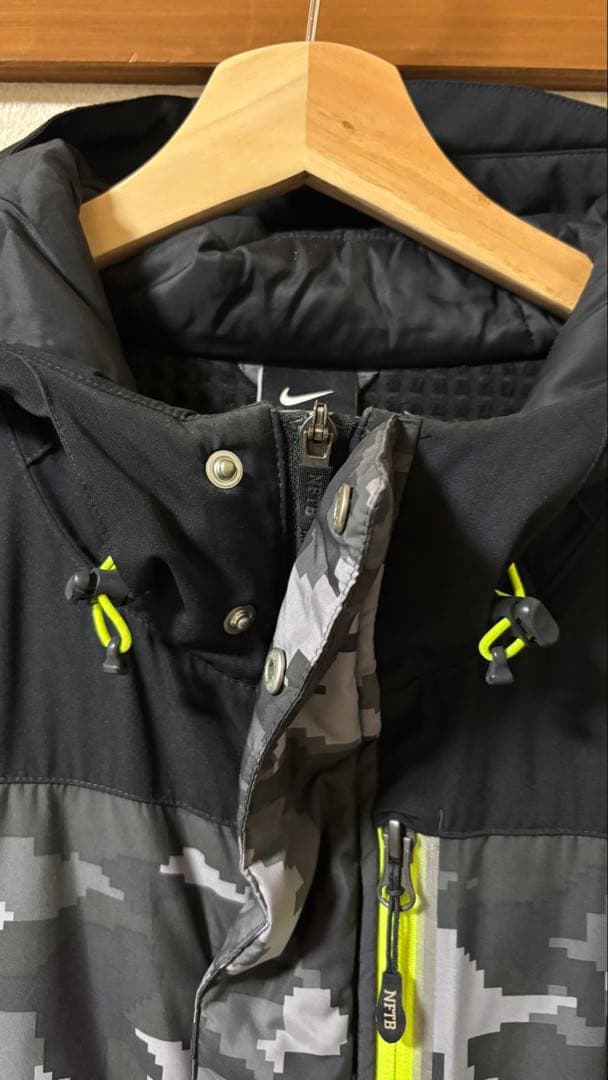 Nike カモフラ NFTB ベンチコート
