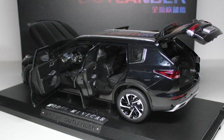 三菱OUTLANDER ミニカー 1/18 ブラック　ダイキャストモデル