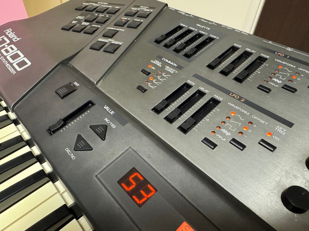 名曲を生んできた名機Roland JD-800とULTIMATEスタンドセット