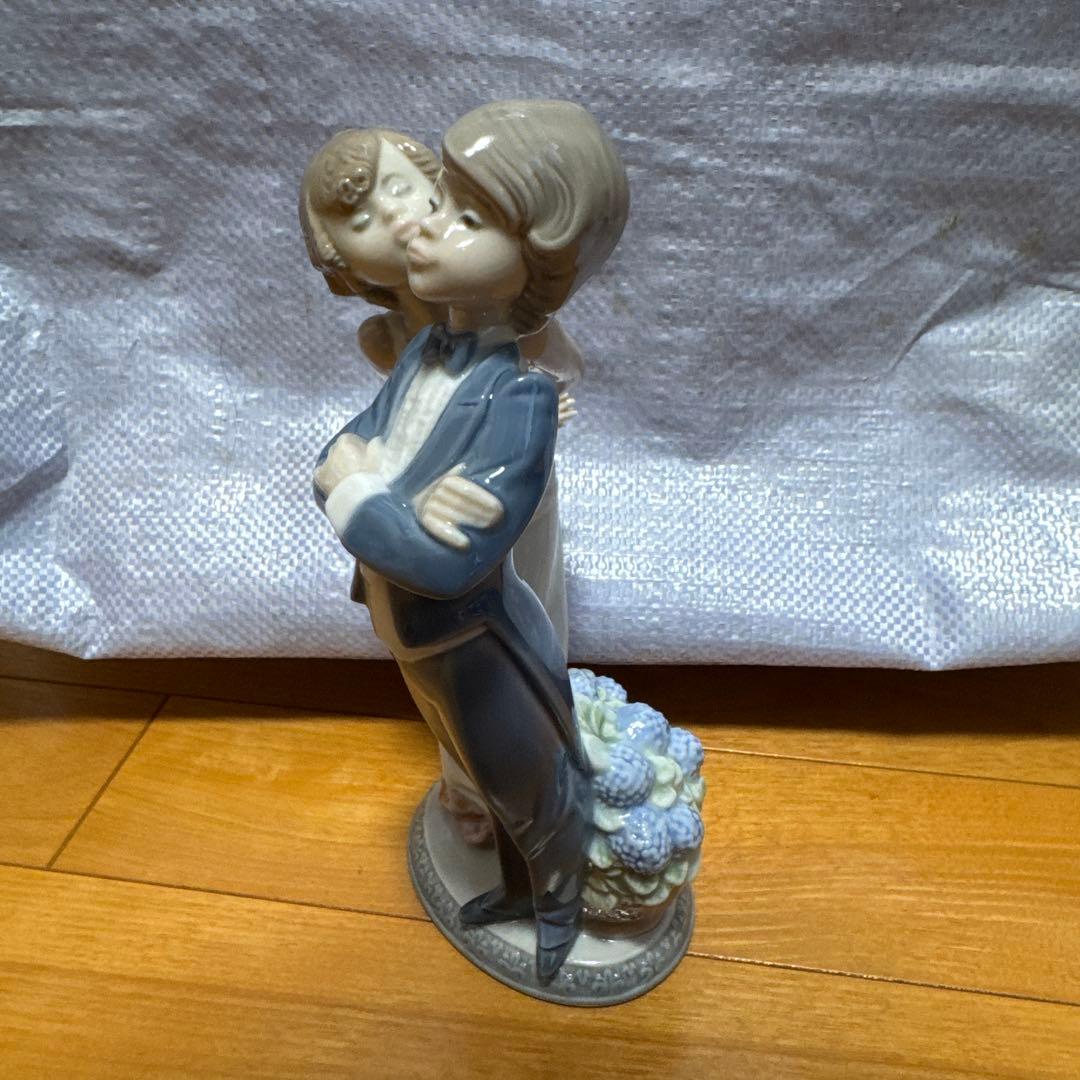 リヤドロフィギュア 花の装飾付き