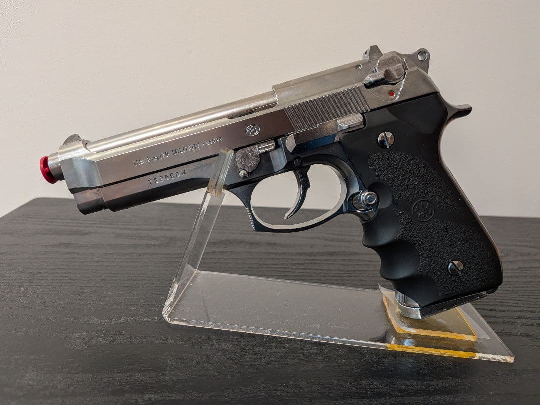 東京マルイ　M92Fクロムステンレス　予備マガジン付き