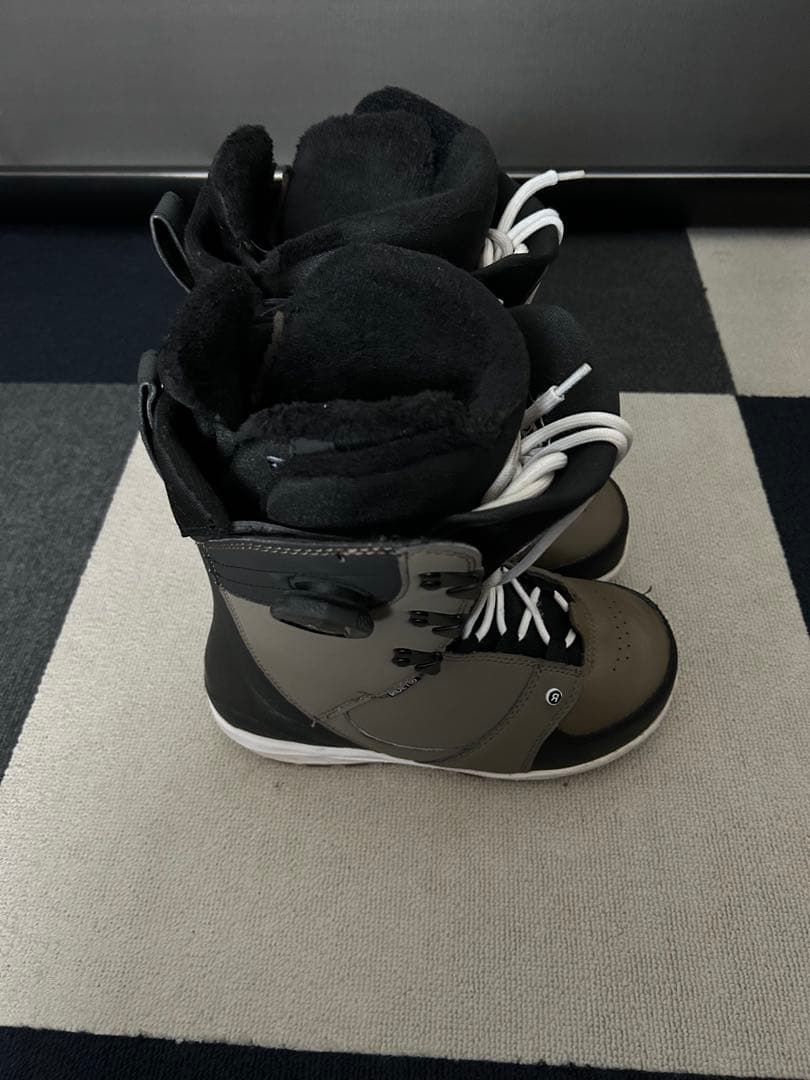 なな RIDE CONTEXT 22-23 24.5cm