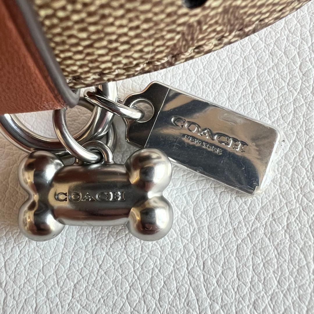 【未使用品】COACH 骨型チャーム付きレザー首輪 シグネチャー