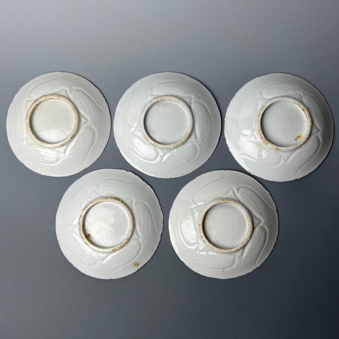 徳化窯 白磁陽刻雅紋皿 五客 白高麗 中国古玩 中国美術 旧家蔵出 A521