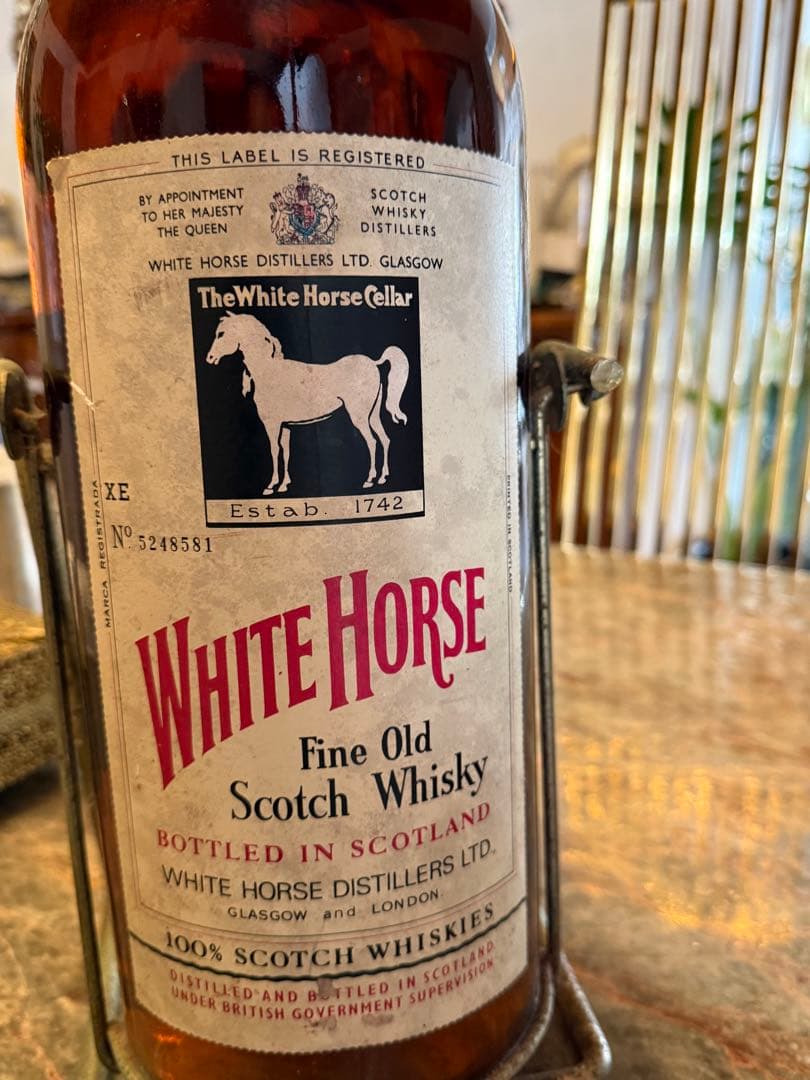 White Horse ホワイトホース　4０年　スタンド付き 値引き可能