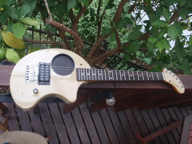 フェルナンデス ZO-3 エレキギター ライトグレイ アンプスピーカー内蔵