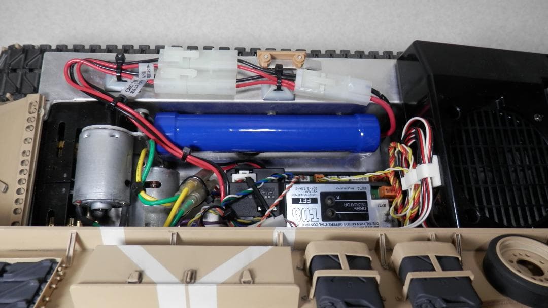 RC戦車 1/16スケール M51スーパーシャーマン　組立済み