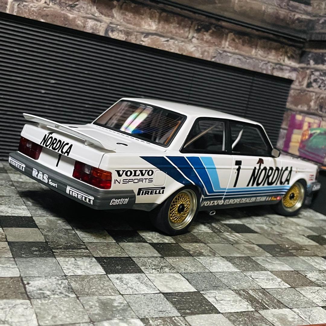 1/18 AUTOart ボルボ 240 ターボ グループA 1986