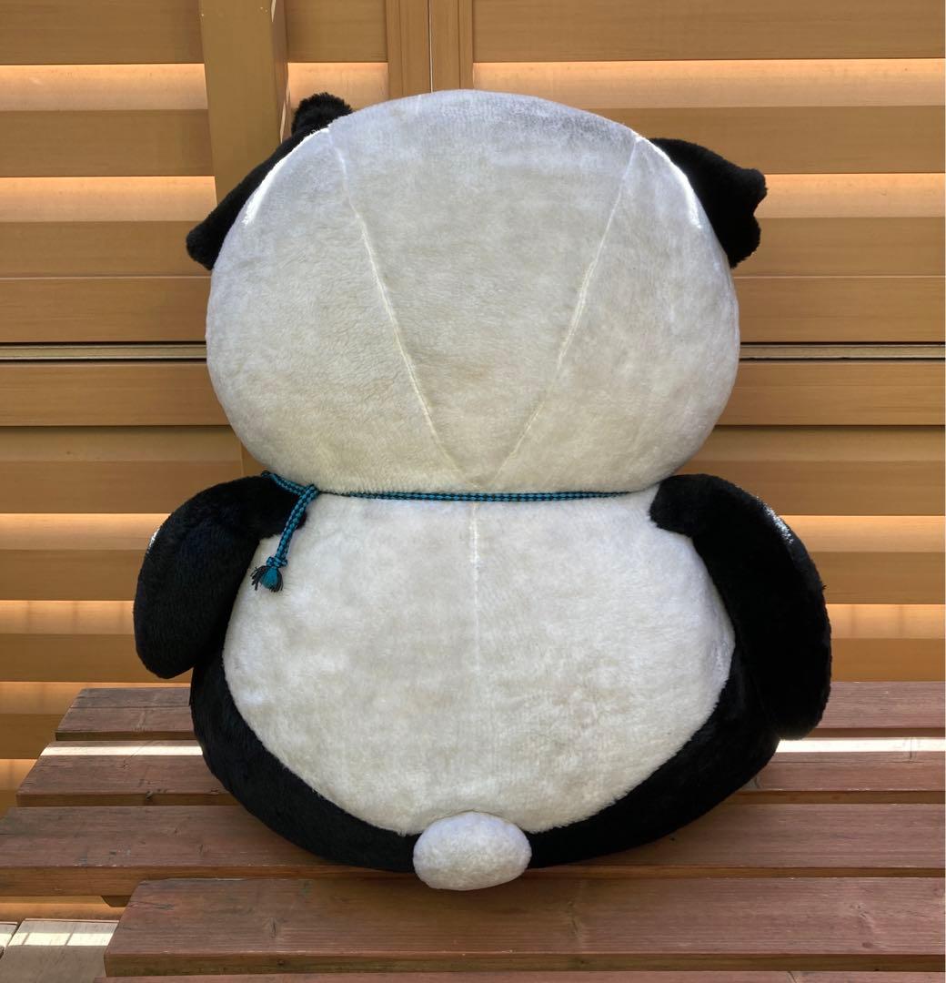 大きなパンダのぬいぐるみ