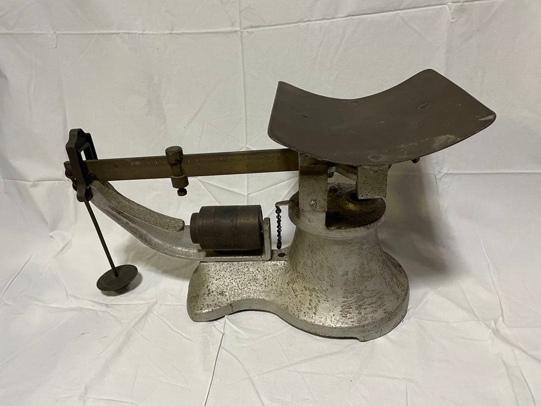 レトロ金属製天秤 シルバー　はかり