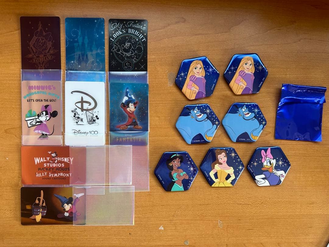 Disney THE MARKET(2024年)カード＆缶バッジ