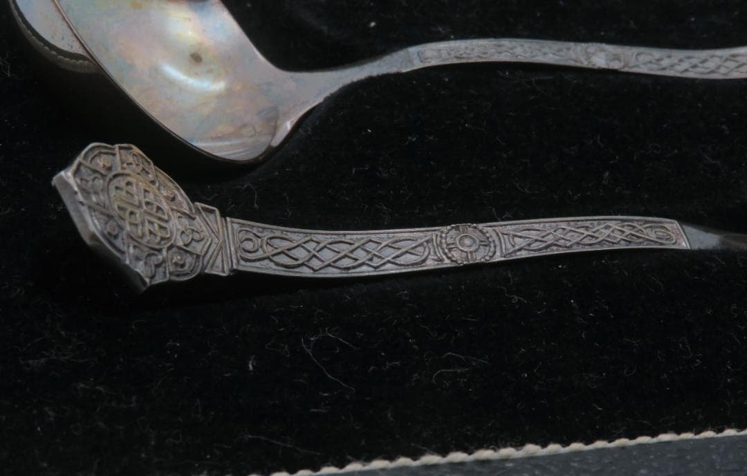 1094、銀　銀刻印　骨董品透かしのスプーン,ジャムスプーン,キャディースプーン