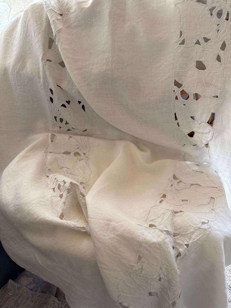 フランスアンティークஐ⋆*くったり素敵なくりぬき刺繍のクロス