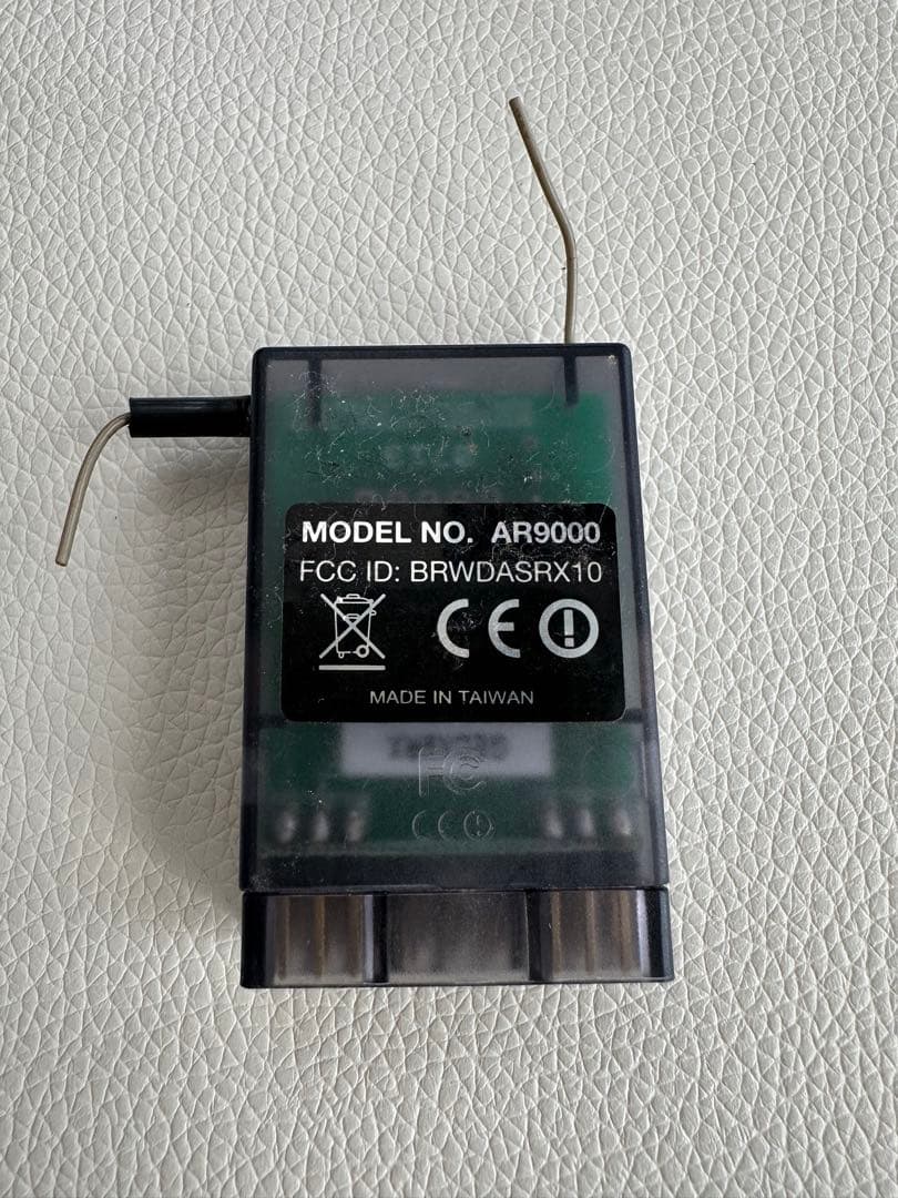 Spektrum AR9000 受信機　エクストラアンテナ付き