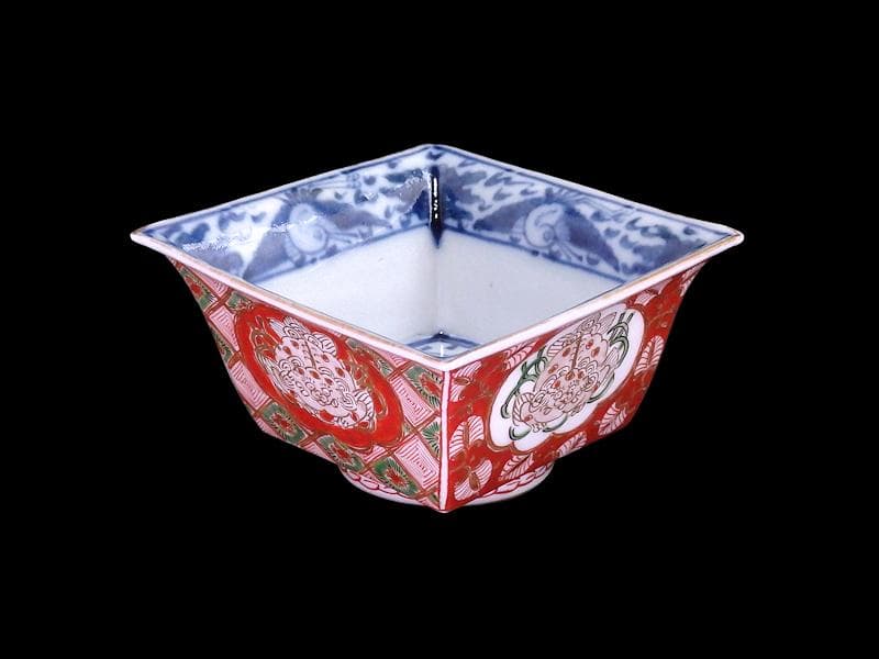 大聖寺伊万里　金唐草に獅子　石畳花枡紋の図　四方角向付　D508AS-DCm