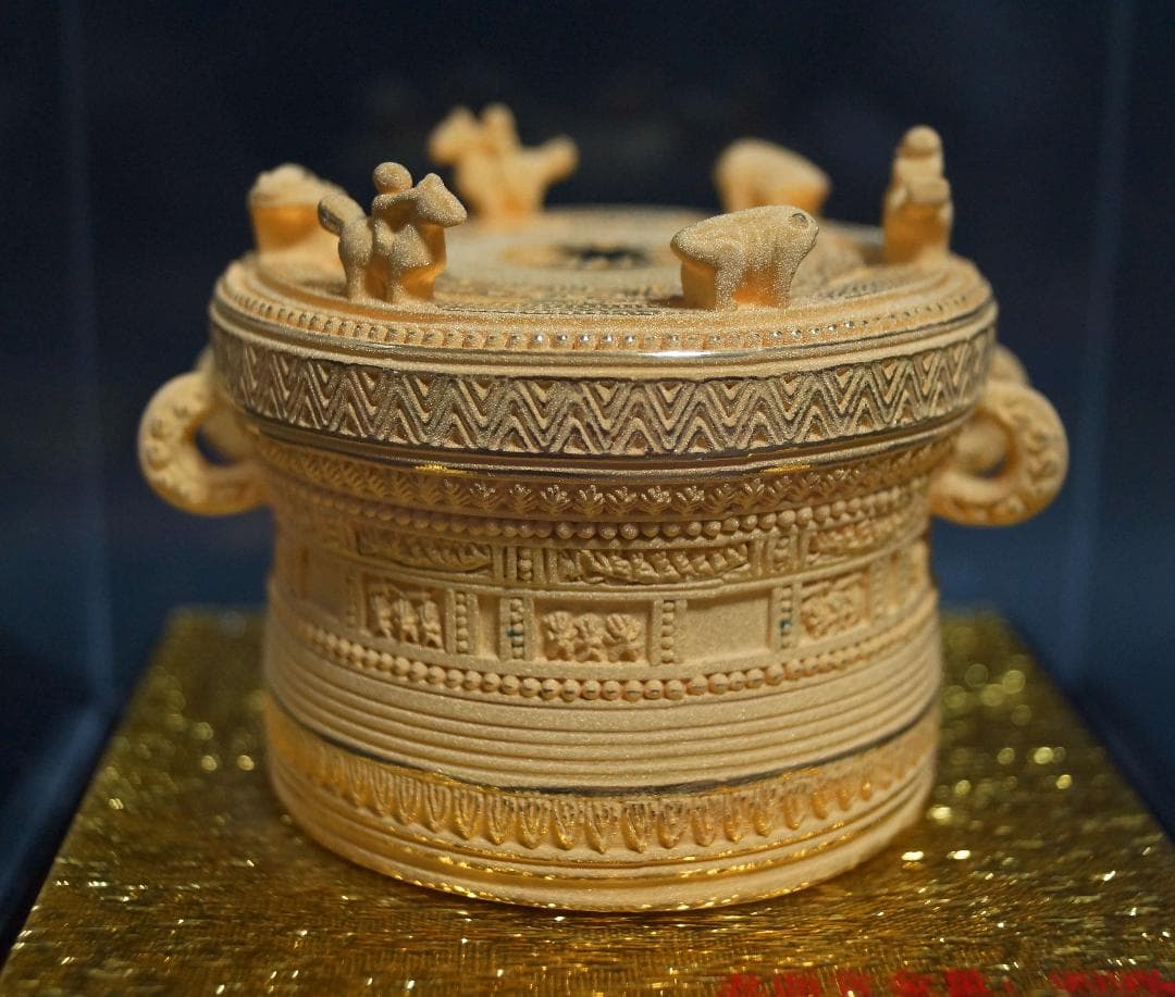 金メッキ古代青銅鼓造形置物 可愛らしいカエルの像 ケース付き 香港発行測定書付