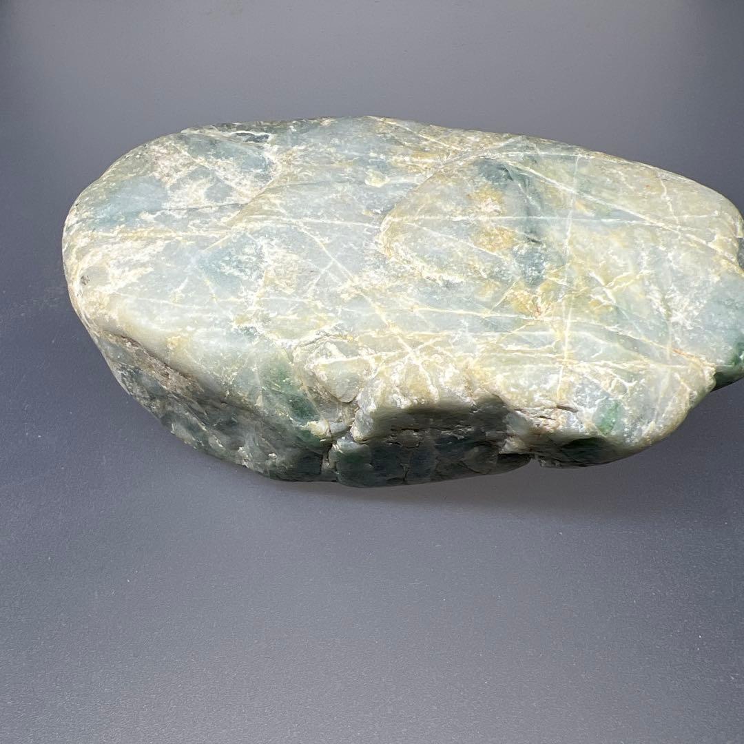 【最終】翡翠原石　糸魚川産643g 鉱物標本