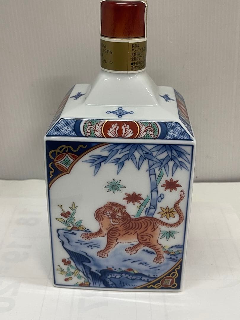 未開栓 サントリー 20年 ウイスキー 有田焼 染錦松竹梅寅文角型瓶