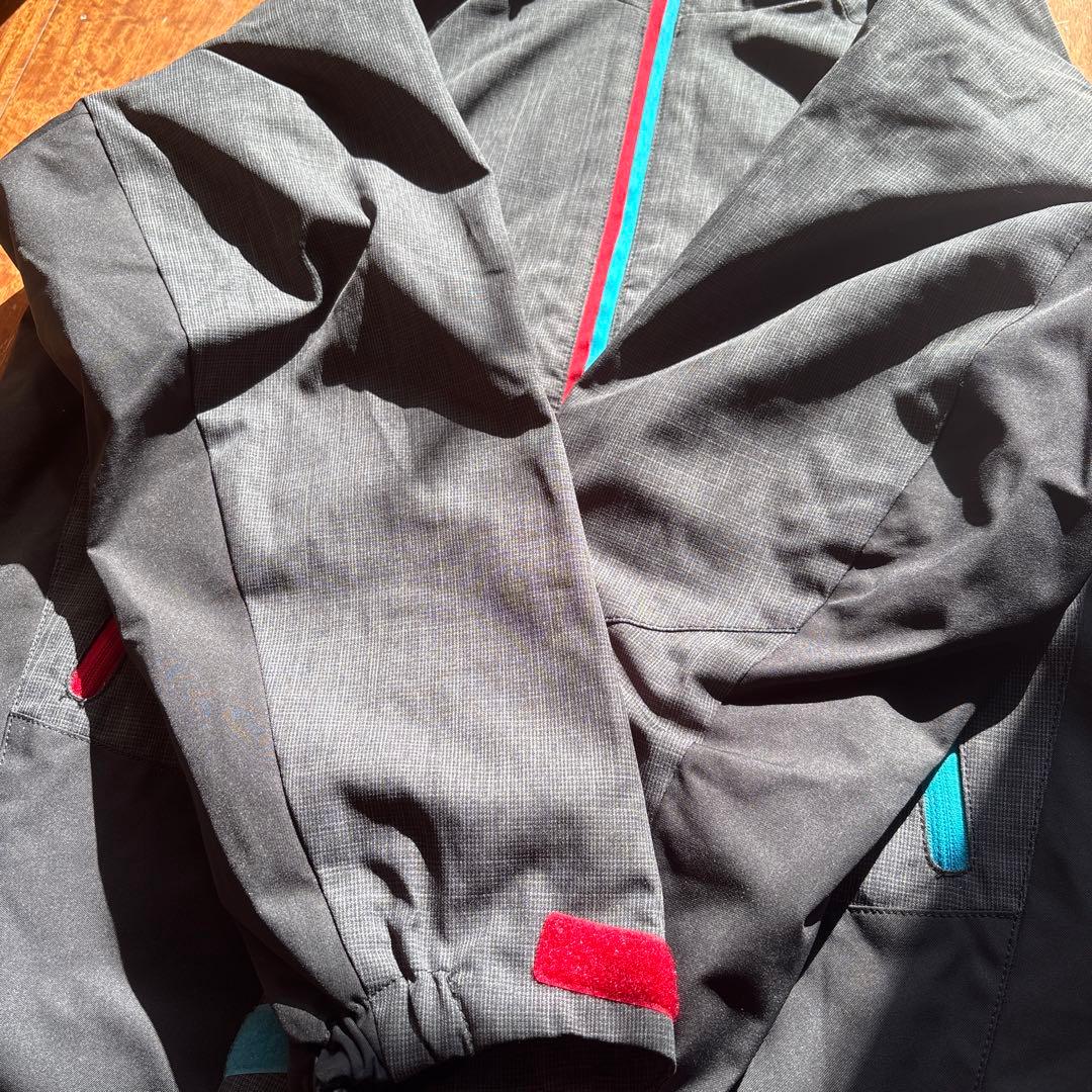 まるで新品☆DESCENTE スキー スノボ ウェア キッズ 150サイズ調整可