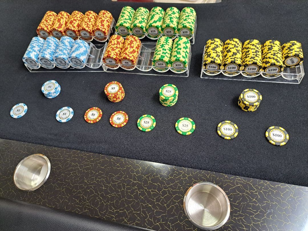 ポーカーチップ６種類５５０枚&カードセット　モンテカルロ　クレイ　中古品