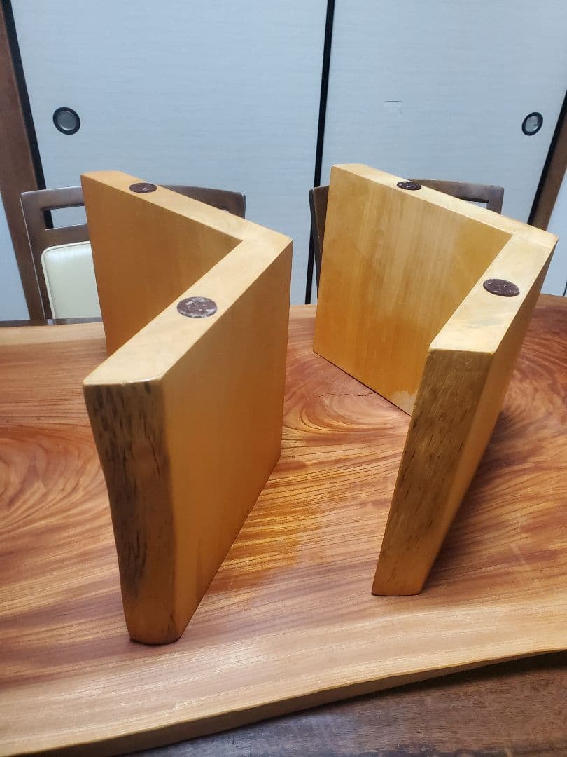 ケヤキ？ 無垢材の自然なエッジテーブル 1枚板