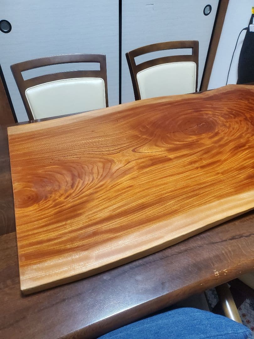 ケヤキ？ 無垢材の自然なエッジテーブル 1枚板