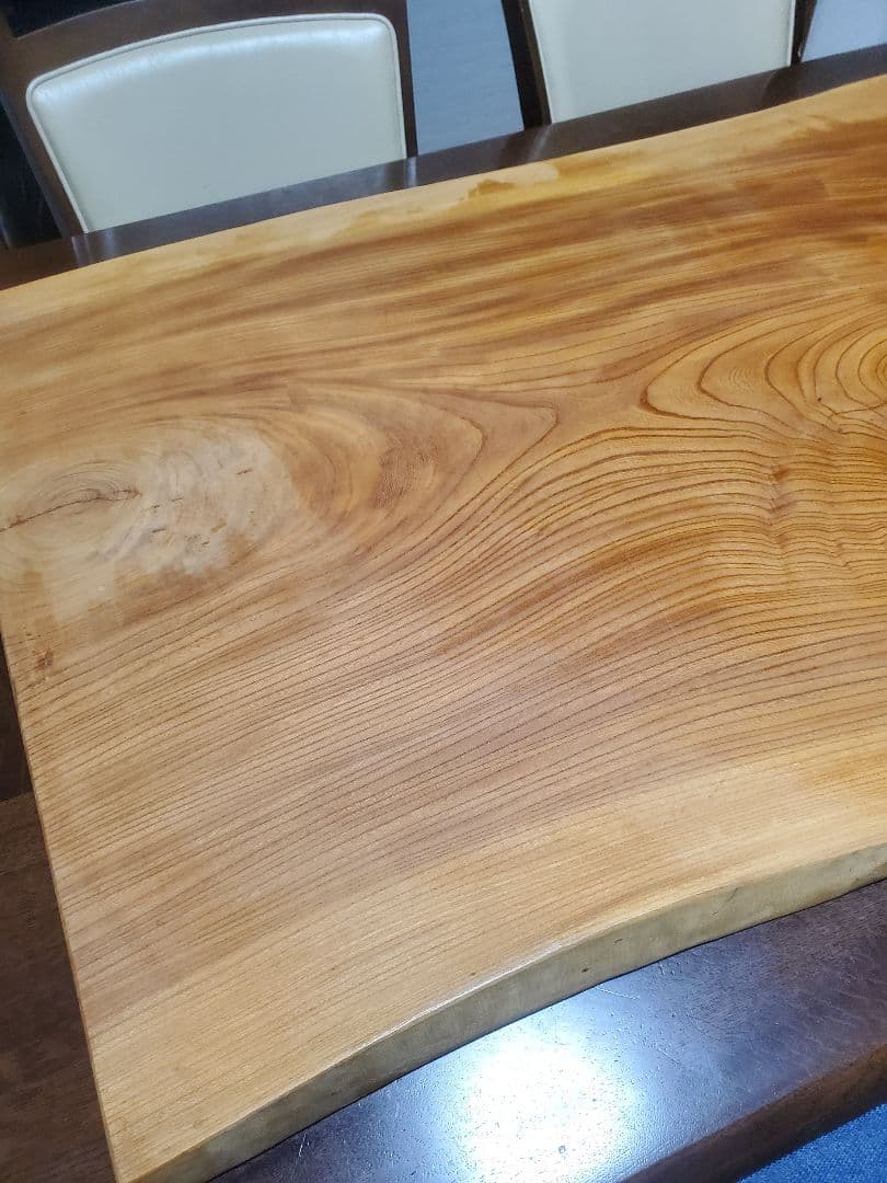 ケヤキ？ 無垢材の自然なエッジテーブル 1枚板