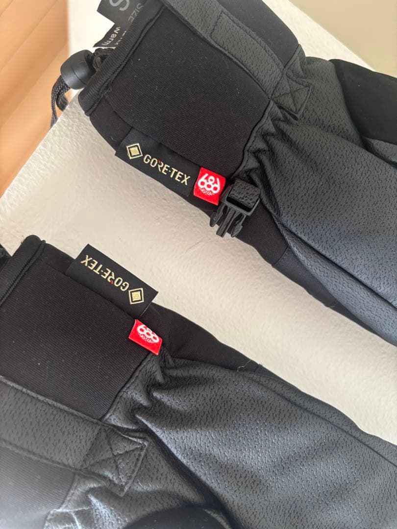 686 GORE-TEX スノーボード用グローブ ブラック　レディスS