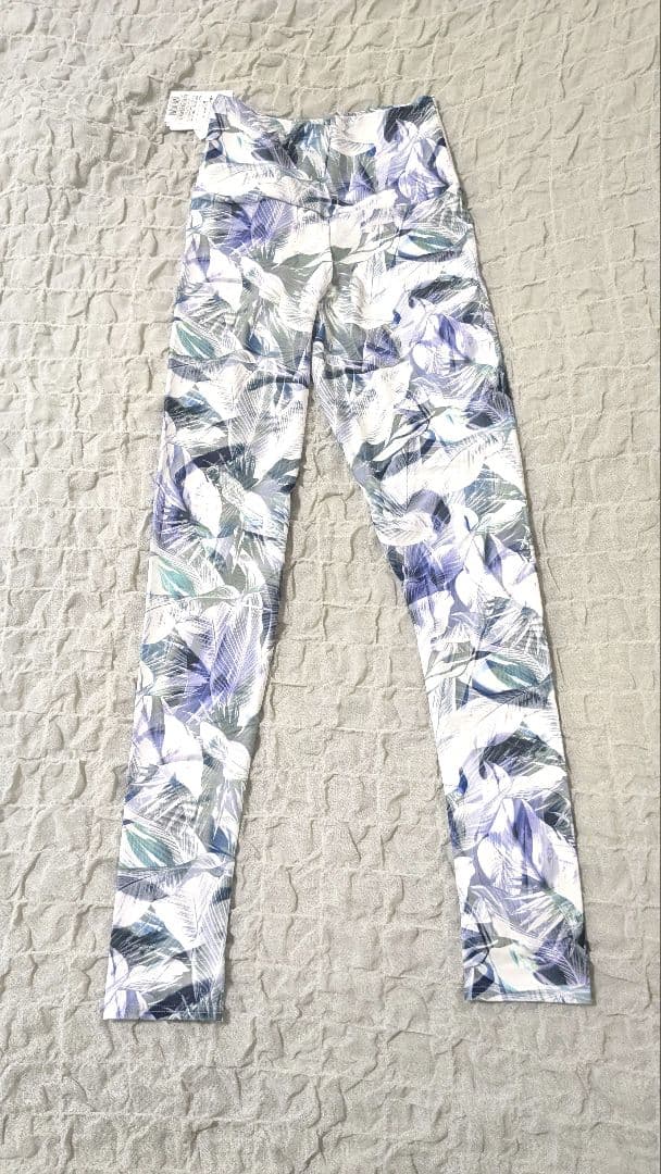 新品未使用　EGOIST水陸両用レディースヨガウェア　ブラトップ＆レギンスセット