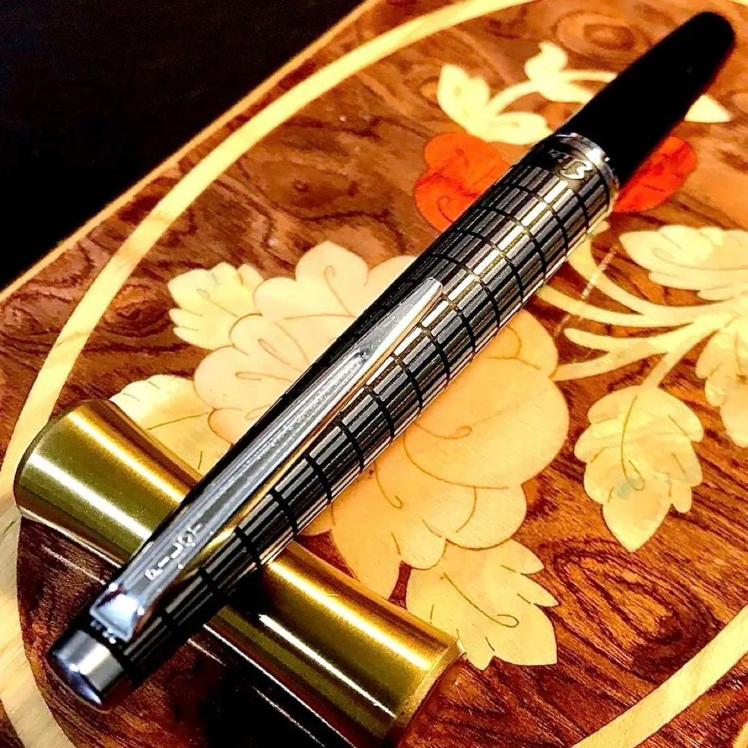☆超お勧め☆美しいパイロットエリート万年筆格子柄（M)☆希少品