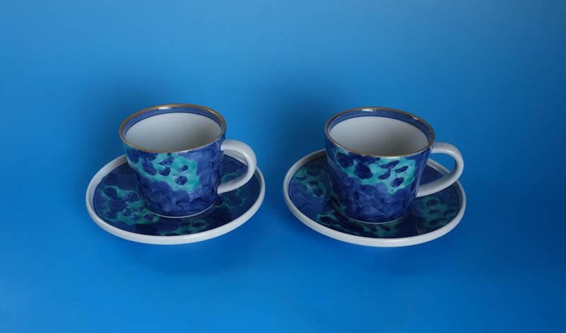 有田焼 染錦 源右衛門窯　青彩菊絵 カップ＆ソーサー 2客 碗皿  2431