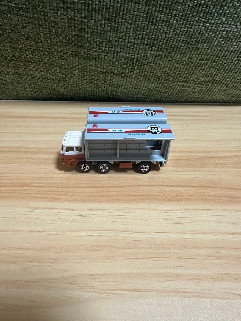 トミカ FUSO WING ROOF TRUCK (赤箱） ※プレミア付き