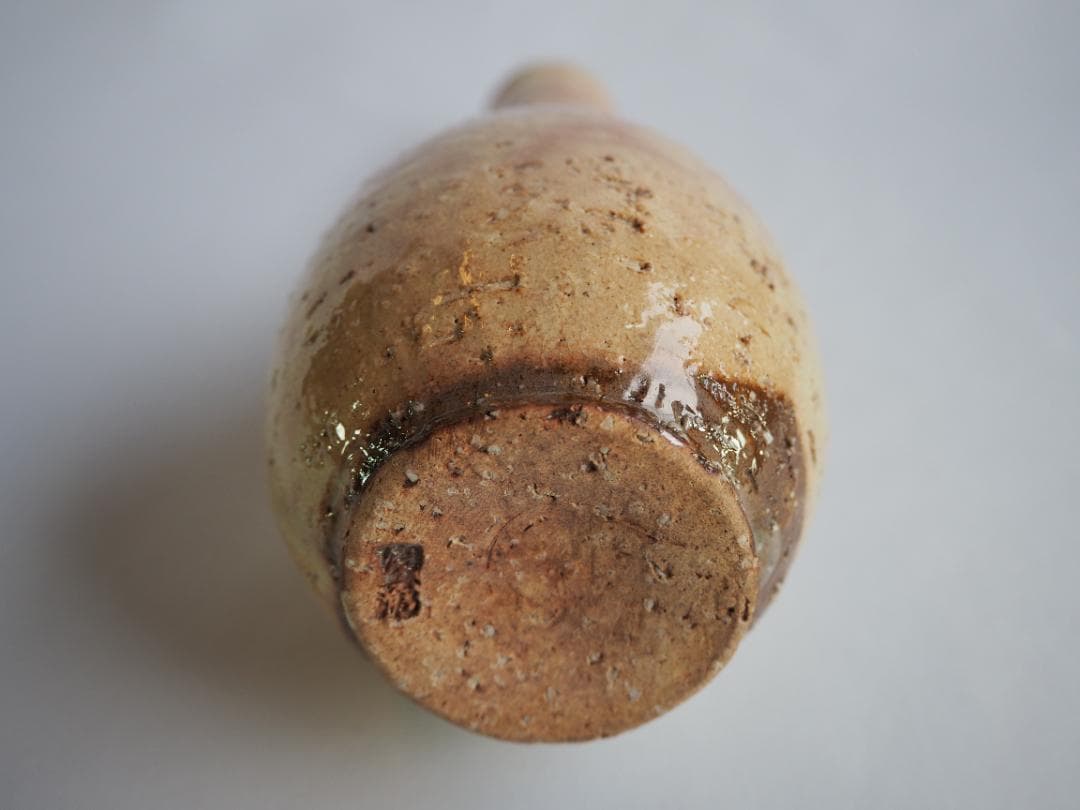 13代田原陶兵衛造『萩焼掛鶴首花入』（共箱）