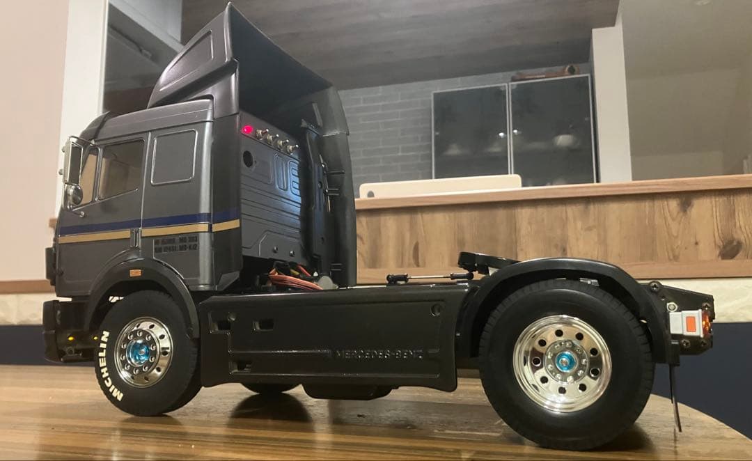 タミヤ 1/14メルセデス ベンツ トレーラーヘッド