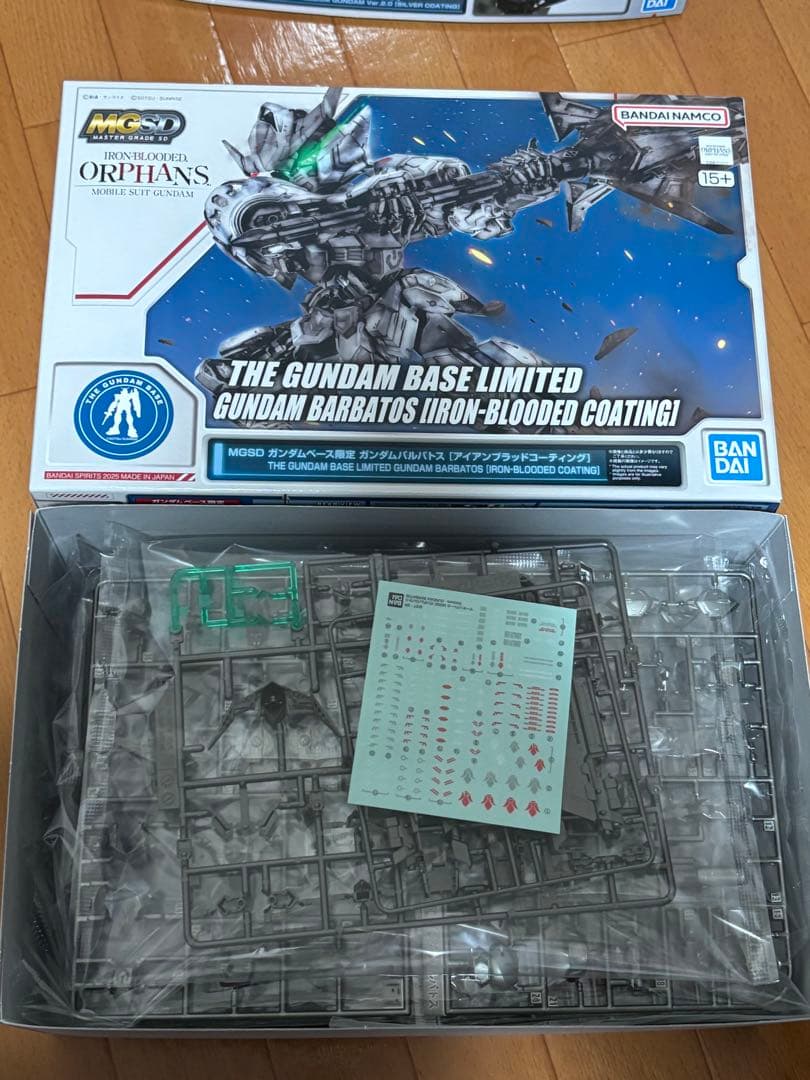 MGフリーダム Ver.2.0 シルバー　MGSDバルバトス　アイアンブラッド