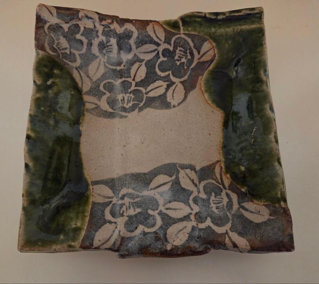 織部 玉山窯 玉置保夫 四角皿 脚付 椿 四方皿