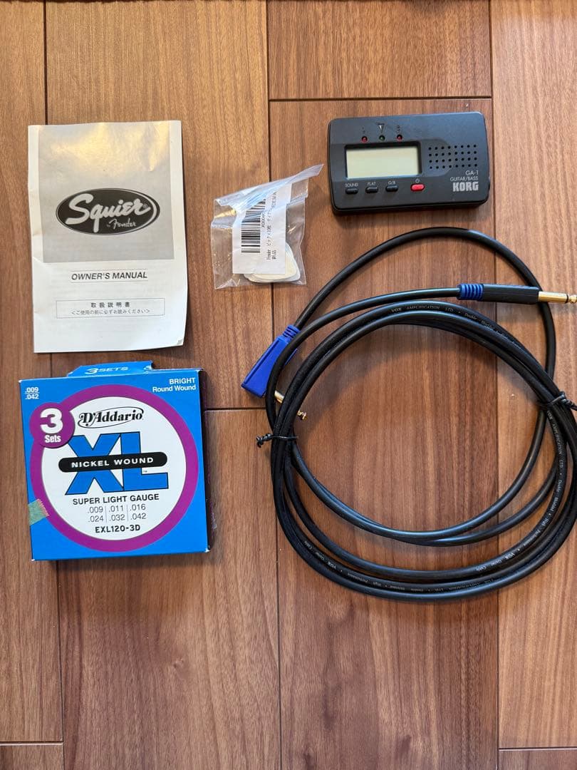 エレキギター Squier Stratocaster 付属品付き