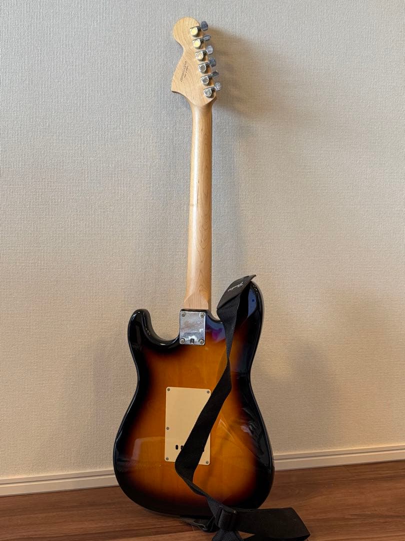 エレキギター Squier Stratocaster 付属品付き