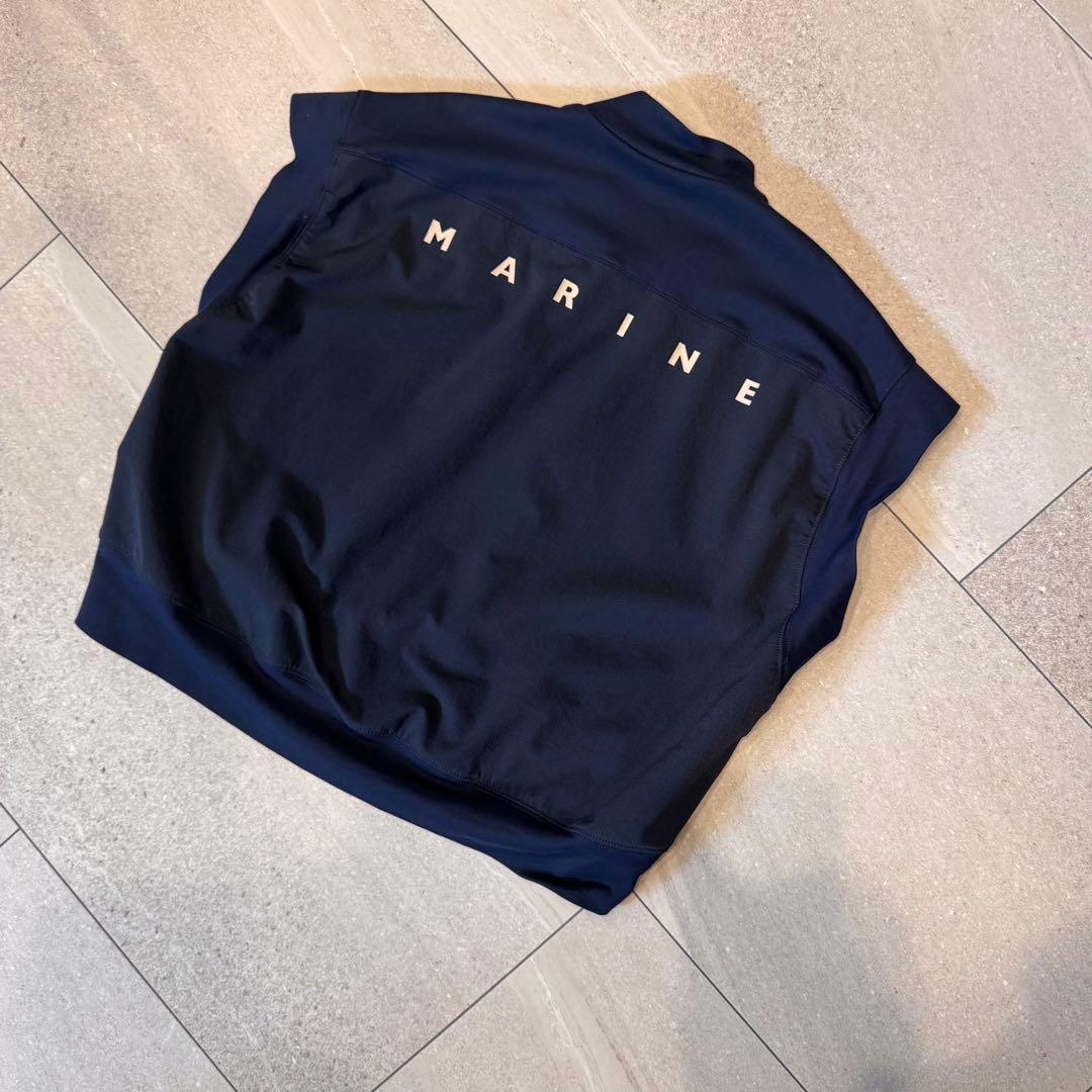 ヒロmuta marin スロープモックネックシャツ2025