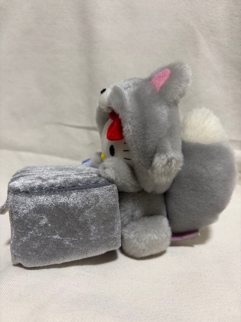 公*o様 【希少】北海道限定 ハローキティ 銀ギツネ ぬいぐるみ 収納ボックス付